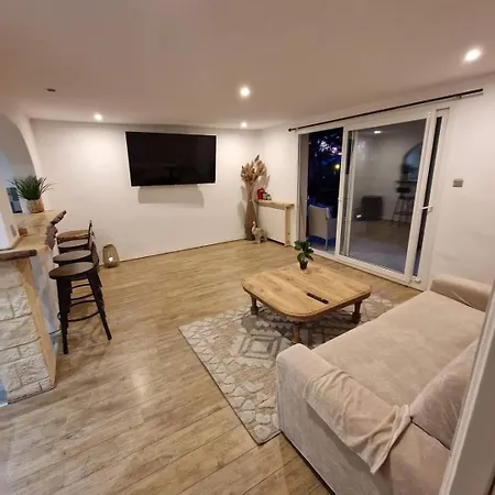 Apartament Beautiful Beachfront Fréjus